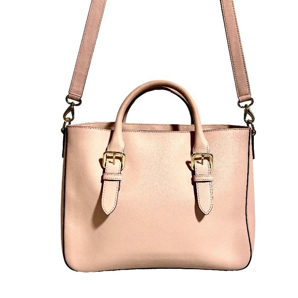 Kate Spade
Medium Size with Shoulder Straps. - Picture 3 of 6
